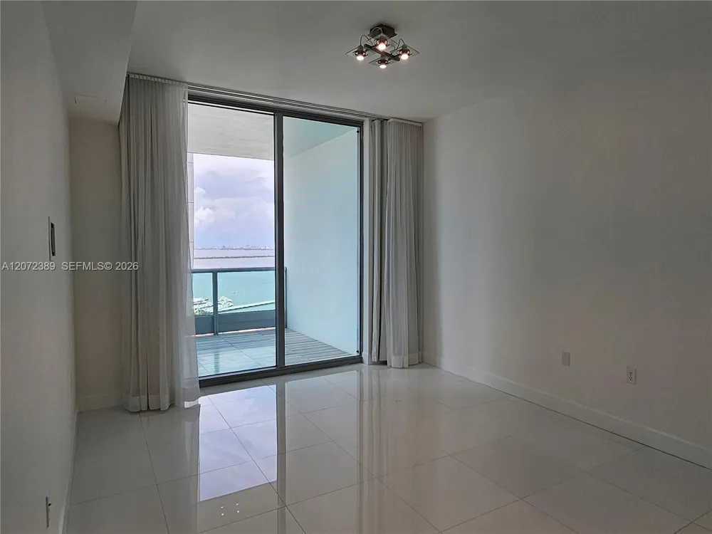 900 Biscayne Blvd #4210 Miami, FL 33132