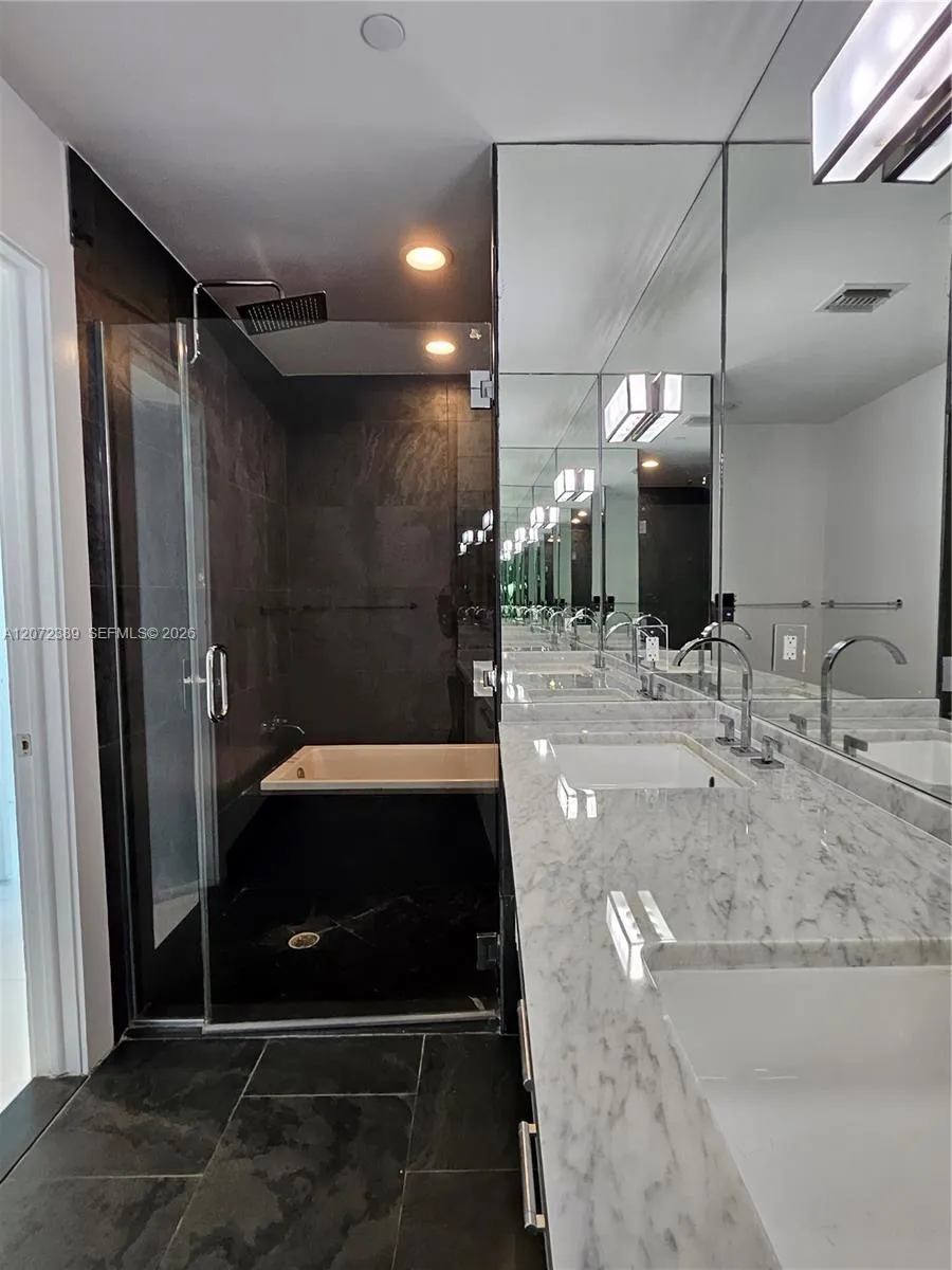 900 Biscayne Blvd #4210 Miami, FL 33132