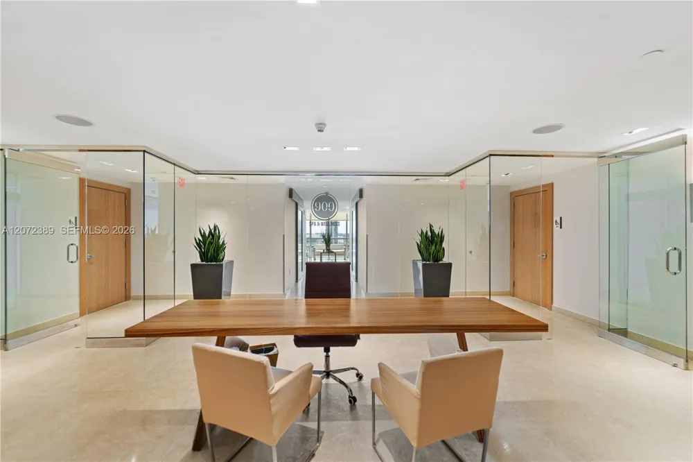 900 Biscayne Blvd #4210 Miami, FL 33132