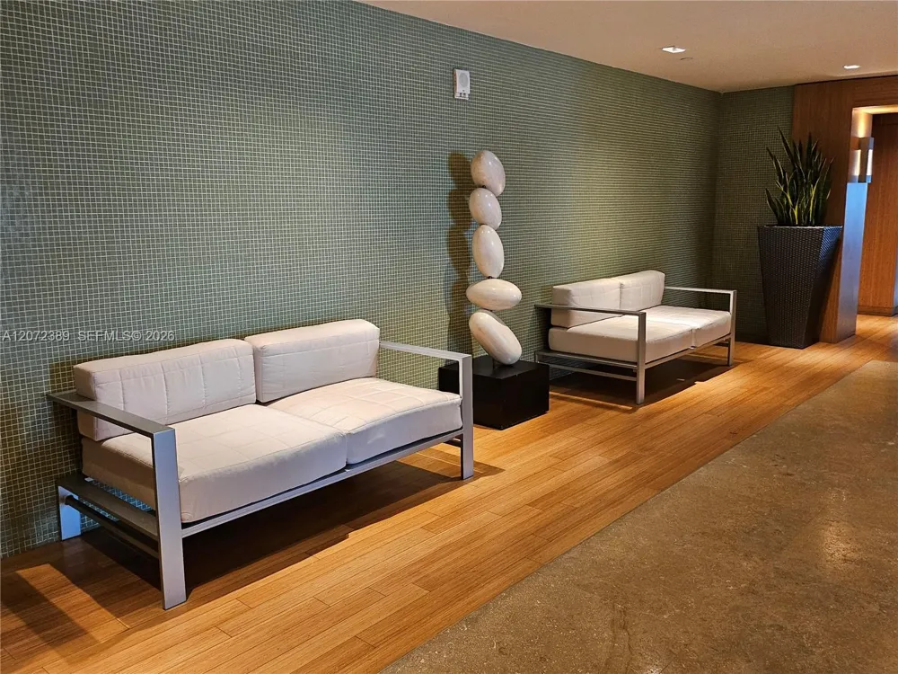900 Biscayne Blvd #4210 Miami, FL 33132