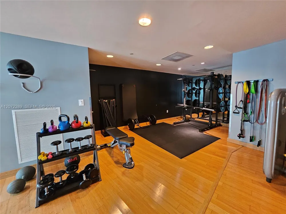 900 Biscayne Blvd #4210 Miami, FL 33132