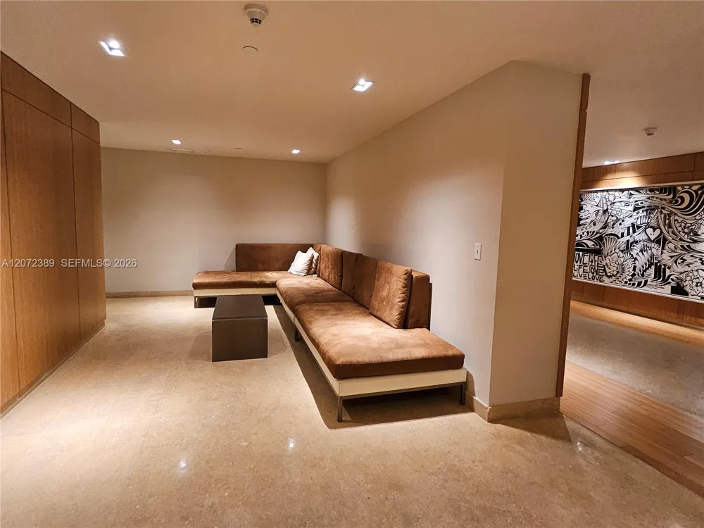 900 Biscayne Blvd #4210 Miami, FL 33132