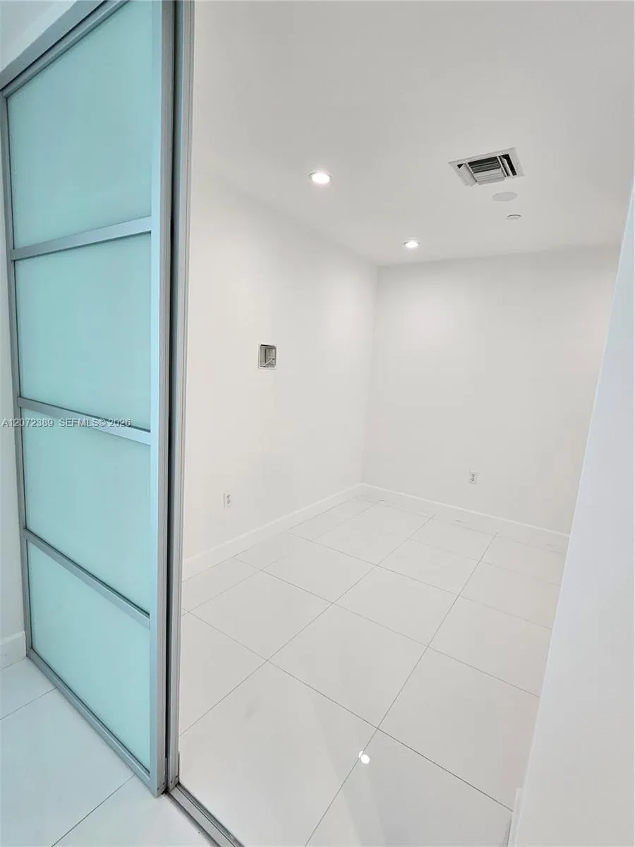 900 Biscayne Blvd #4210 Miami, FL 33132