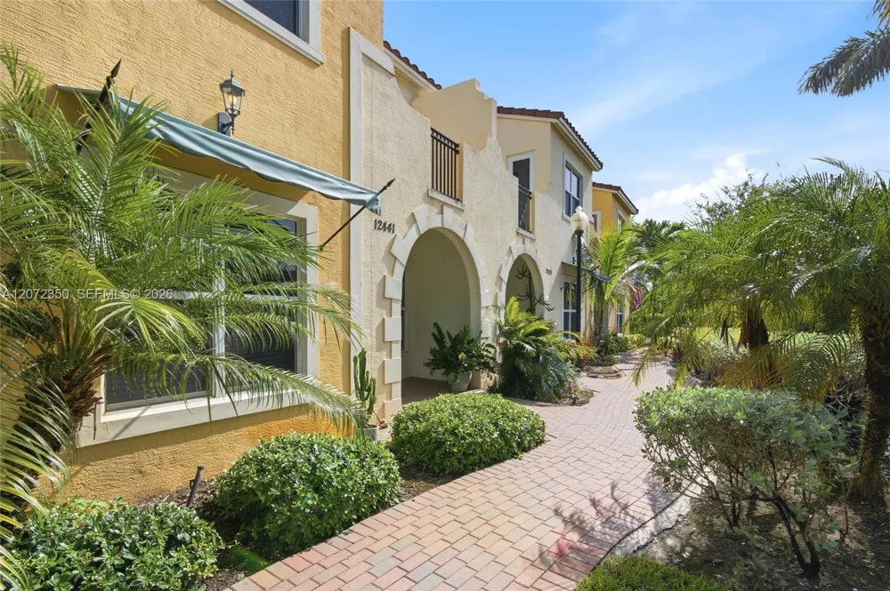 12441 NW 18th Ct Pembroke Pines, FL 33028