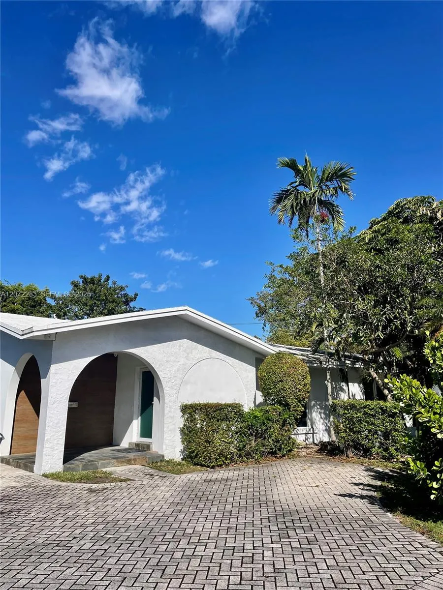 10642 SW 77th Ave #10642 Pinecrest, FL 33156