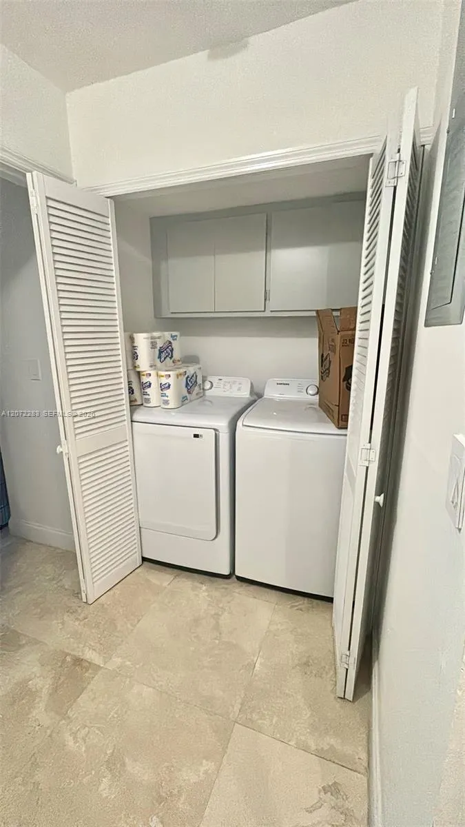 10642 SW 77th Ave #10642 Pinecrest, FL 33156