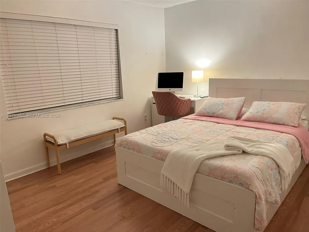 10468 NW 8th St #102 Pembroke Pines, FL 33026