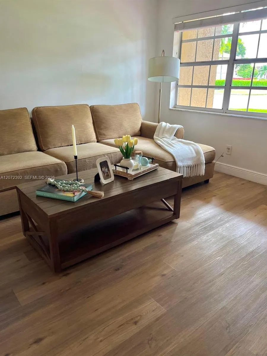 10468 NW 8th St #102 Pembroke Pines, FL 33026