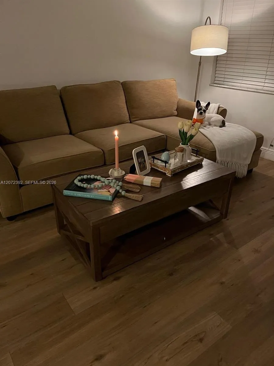 10468 NW 8th St #102 Pembroke Pines, FL 33026