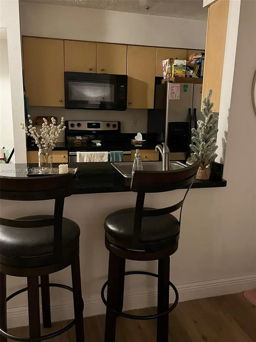 10468 NW 8th St #102 Pembroke Pines, FL 33026