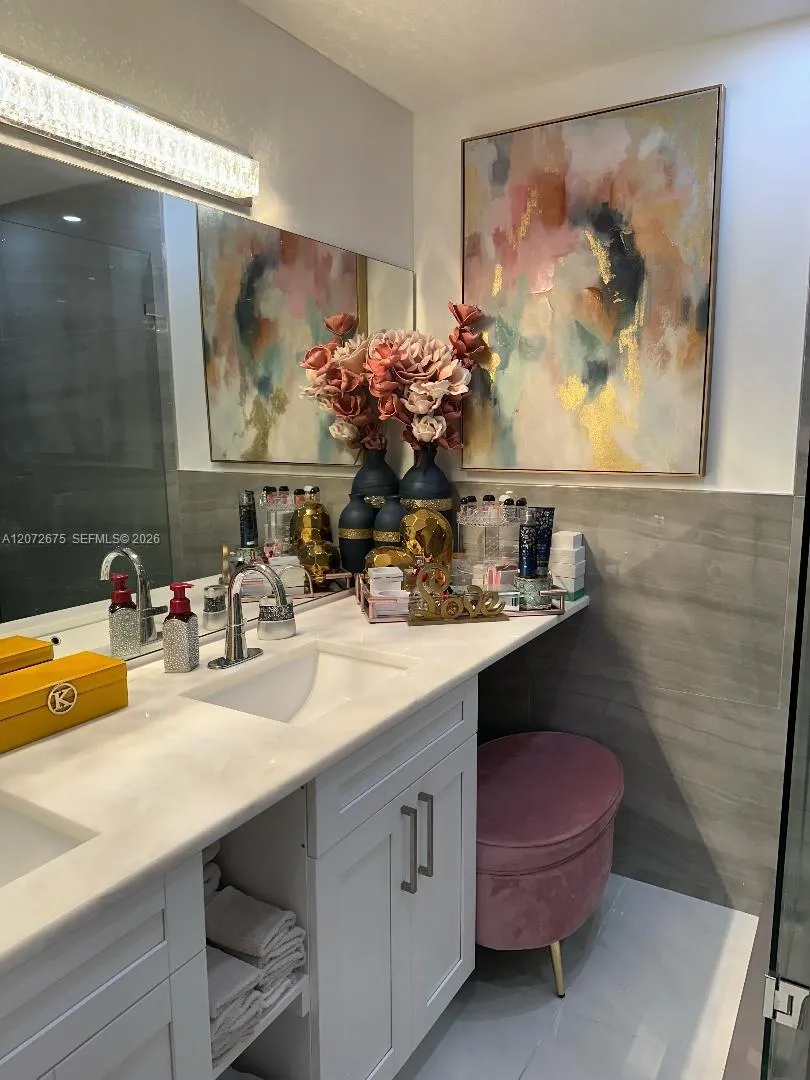 7690 S Southwood Cir Davie, FL 33328