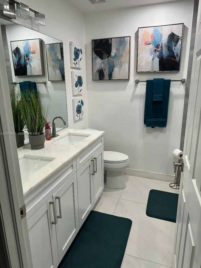 7690 S Southwood Cir Davie, FL 33328