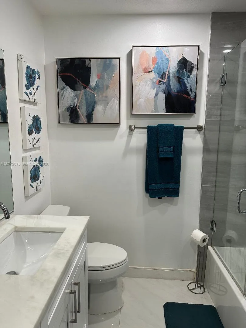 7690 S Southwood Cir Davie, FL 33328
