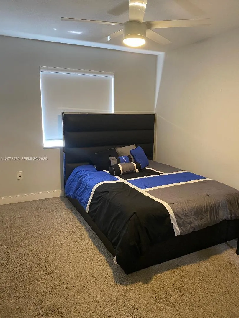 7690 S Southwood Cir Davie, FL 33328