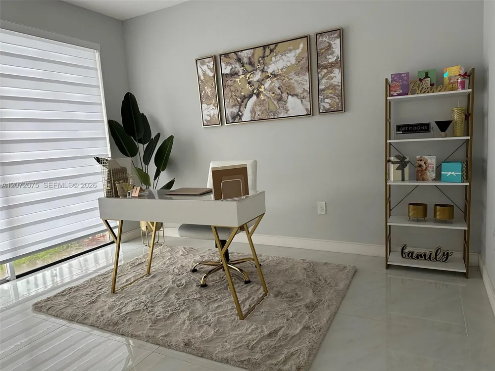 7690 S Southwood Cir Davie, FL 33328