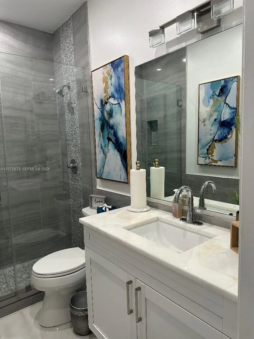 7690 S Southwood Cir Davie, FL 33328