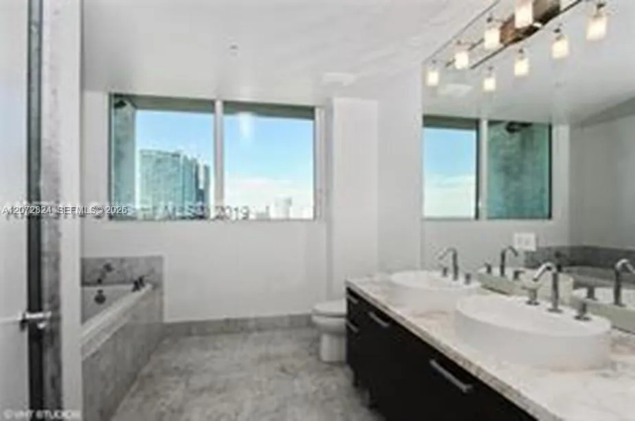 244 Biscayne Blvd #1102 Miami, FL 33132