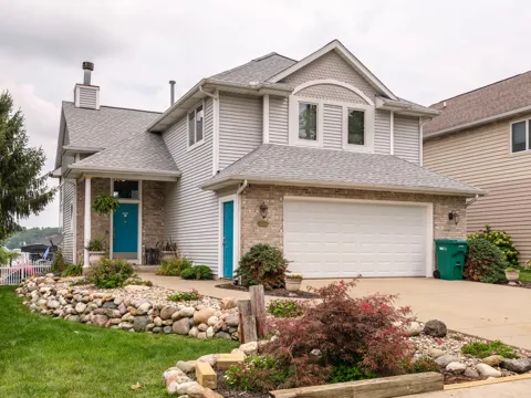 1821 Lakeview Drive