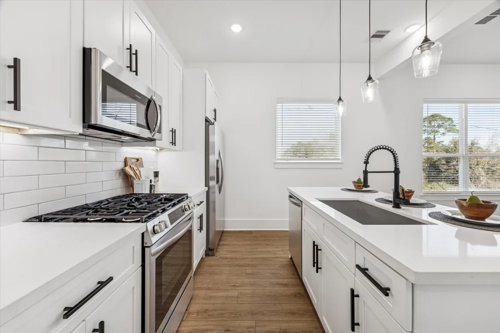 5621 Azores Houston, TX 77091