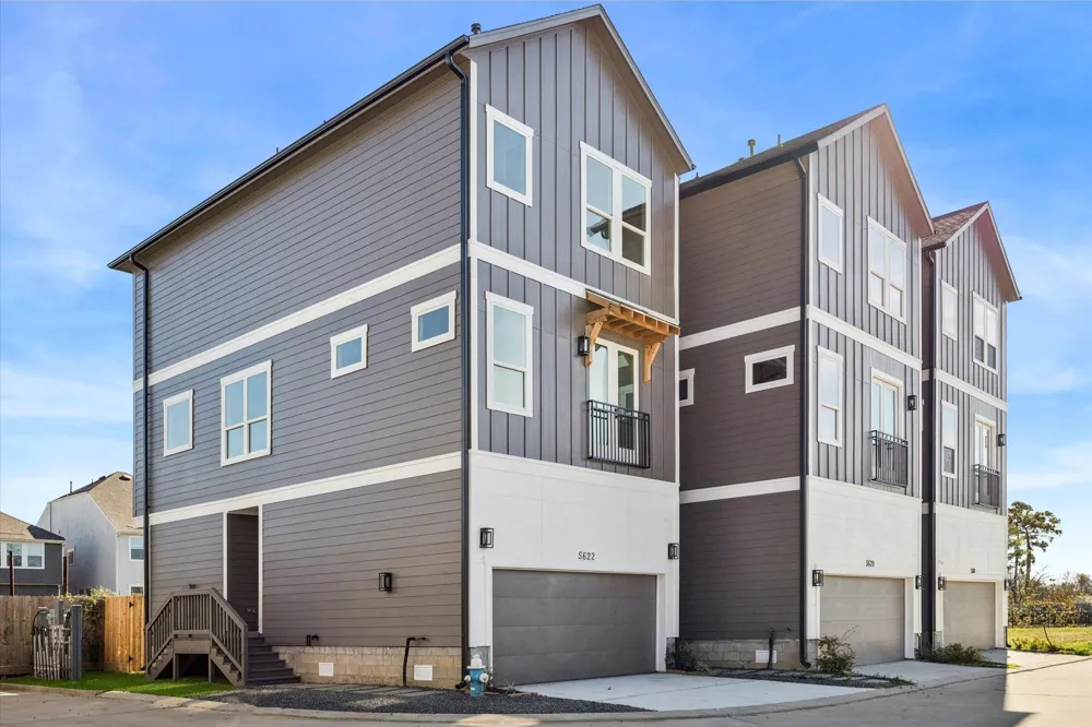 5621 Azores Houston, TX 77091