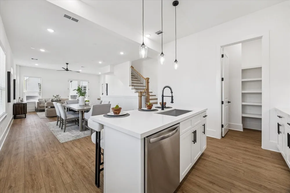 5621 Azores Houston, TX 77091