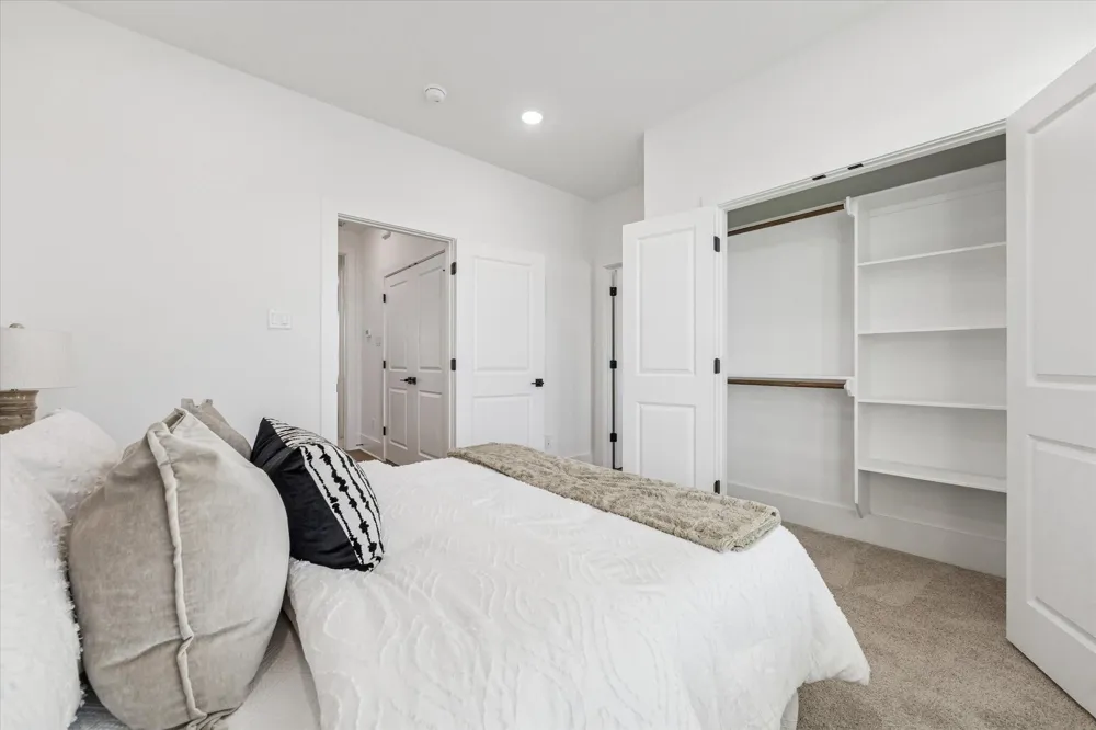 5621 Azores Houston, TX 77091