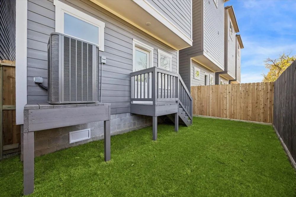 5621 Azores Houston, TX 77091
