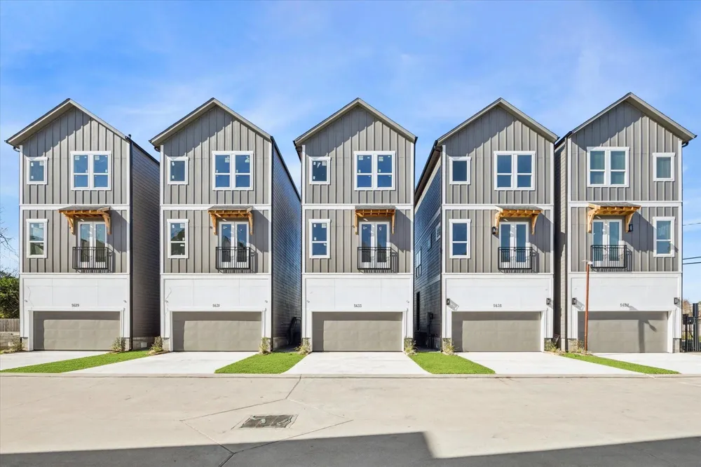 5621 Azores Houston, TX 77091