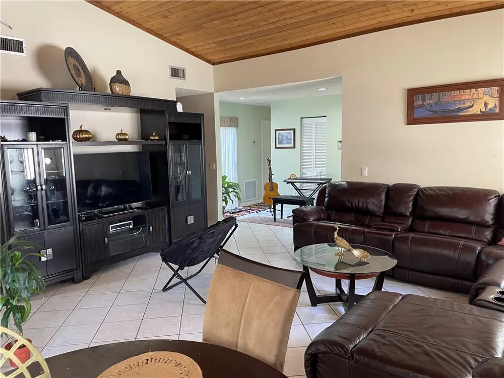 1231 SW 112th Avenue Pembroke Pines, FL 33025