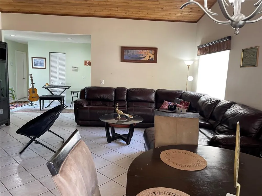 1231 SW 112th Avenue Pembroke Pines, FL 33025