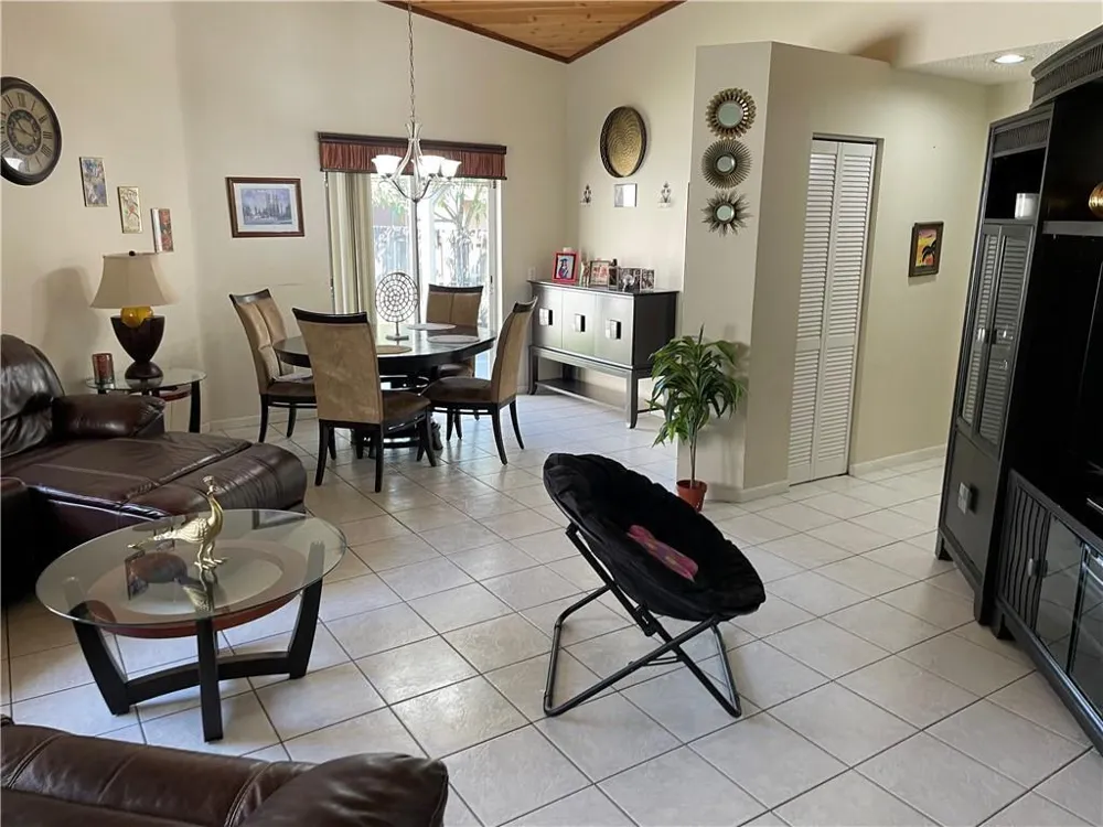 1231 SW 112th Avenue Pembroke Pines, FL 33025