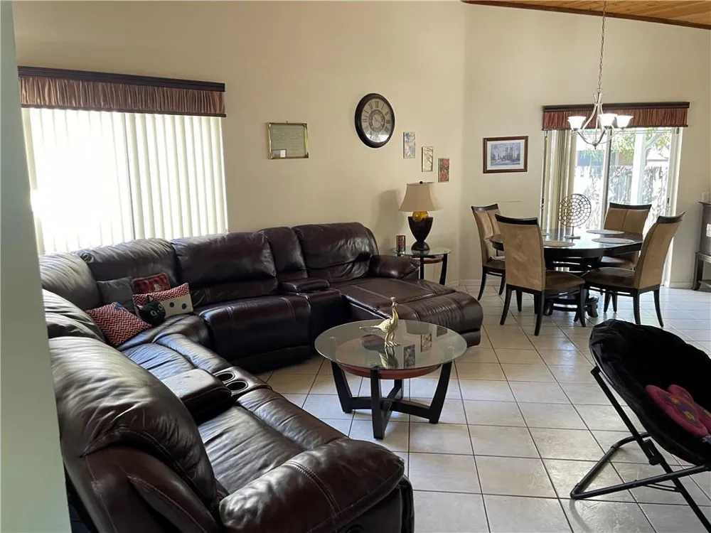 1231 SW 112th Avenue Pembroke Pines, FL 33025