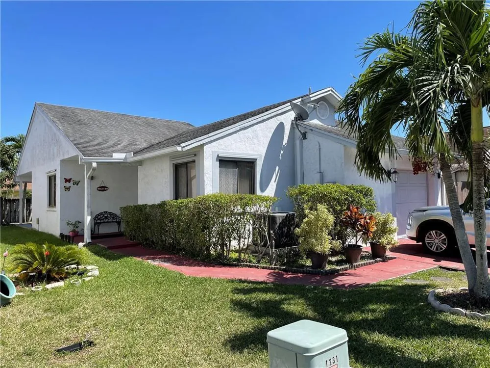 1231 SW 112th Avenue Pembroke Pines, FL 33025