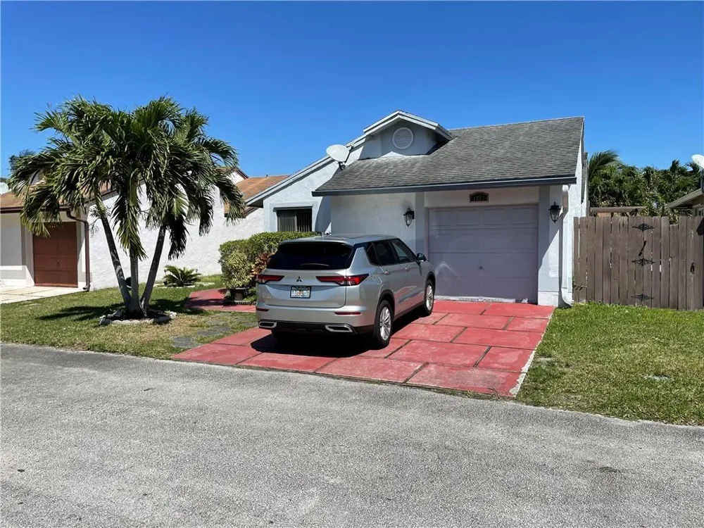 1231 SW 112th Avenue Pembroke Pines, FL 33025