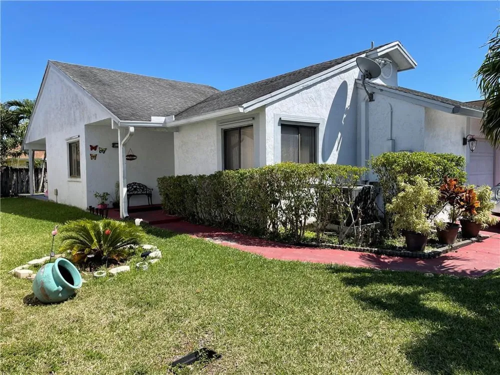 1231 SW 112th Avenue Pembroke Pines, FL 33025