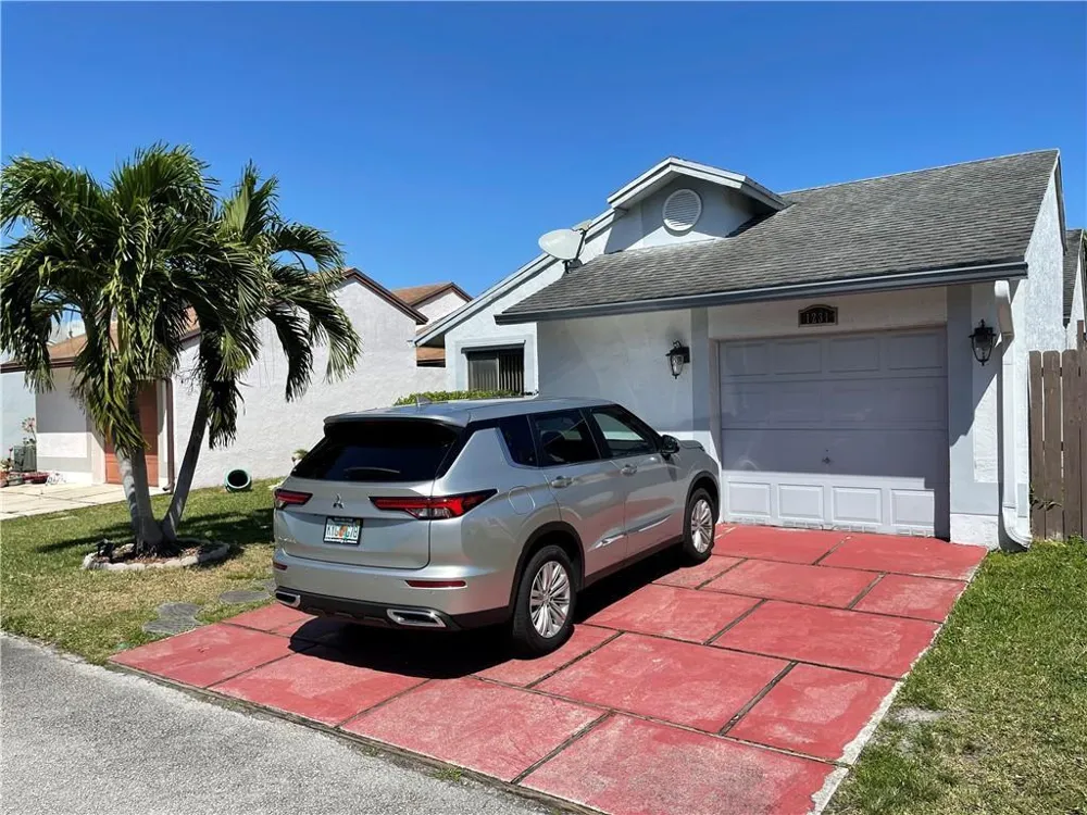 1231 SW 112th Avenue Pembroke Pines, FL 33025