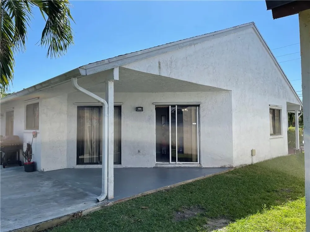 1231 SW 112th Avenue Pembroke Pines, FL 33025