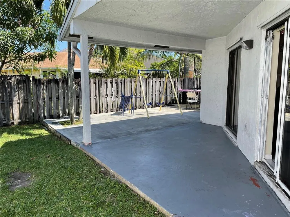 1231 SW 112th Avenue Pembroke Pines, FL 33025