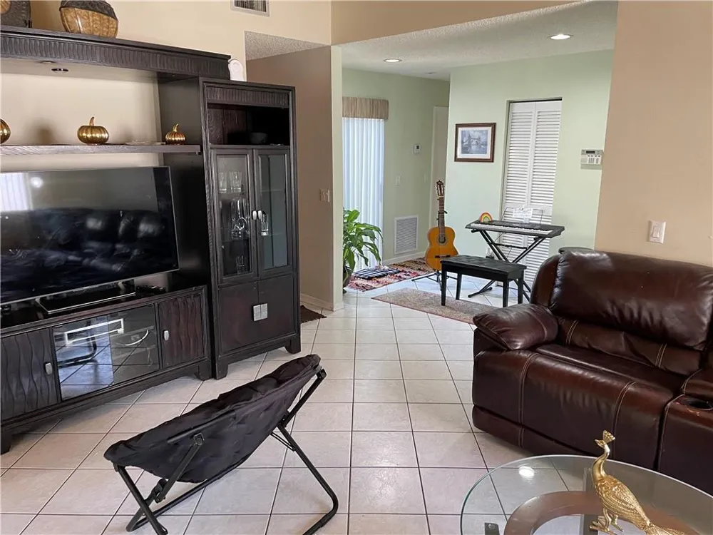1231 SW 112th Avenue Pembroke Pines, FL 33025