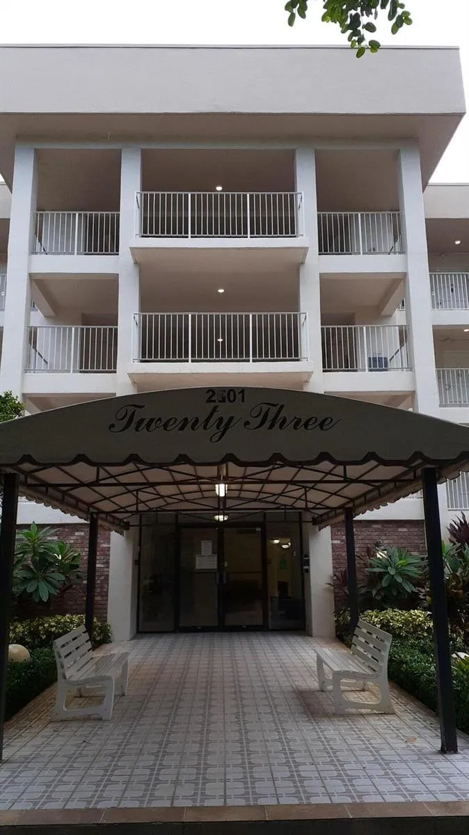 2601 S Course Drive #203 Pompano Beach, FL 33069