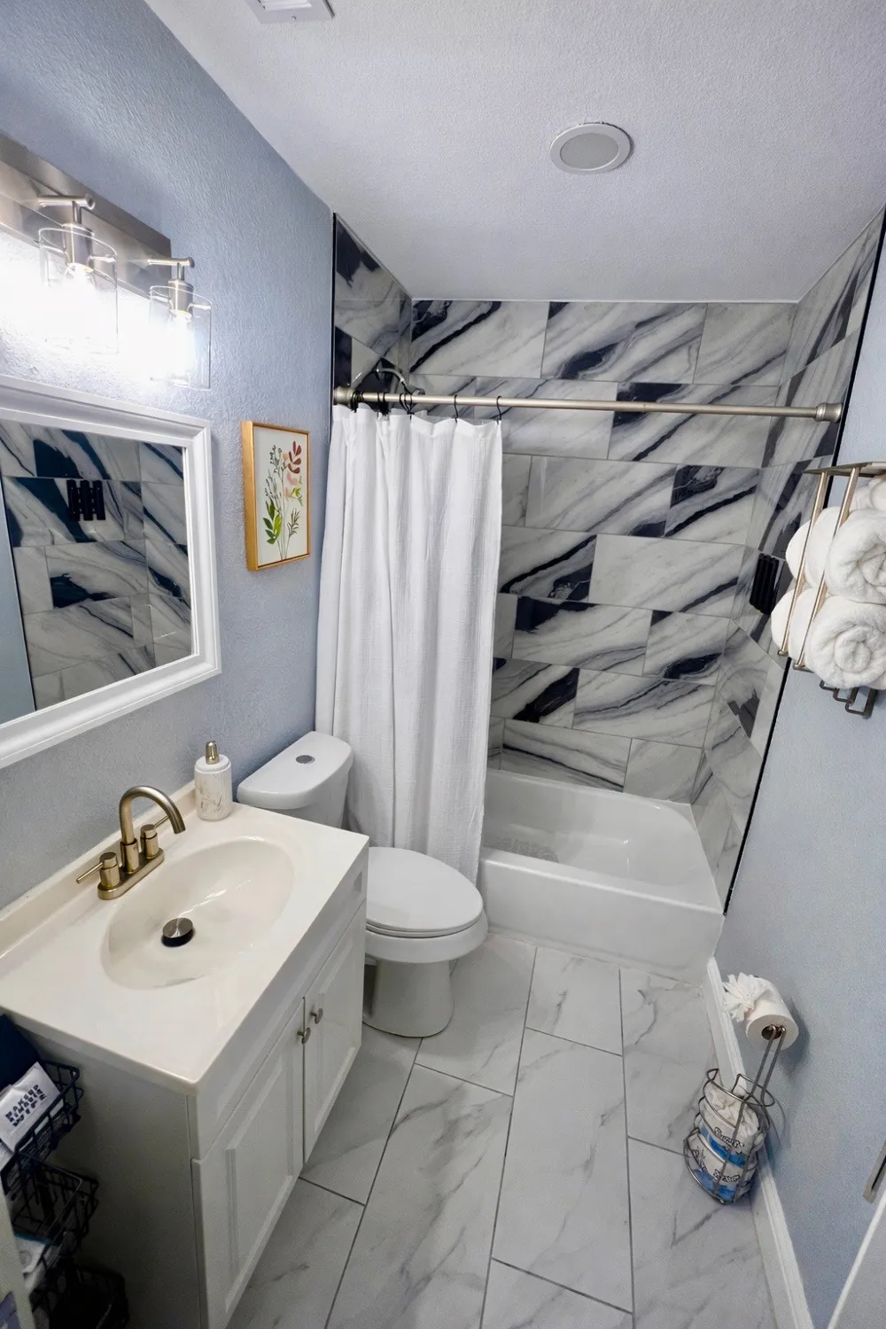 228 Harrison Lane Hurst, TX 76053