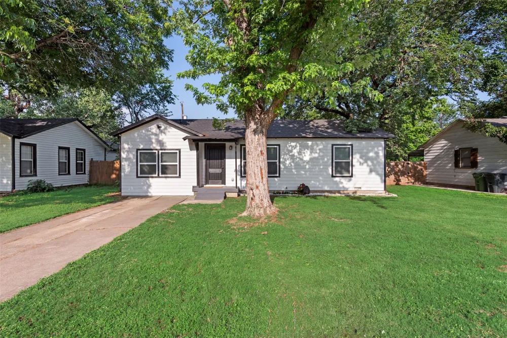 228 Harrison Lane Hurst, TX 76053