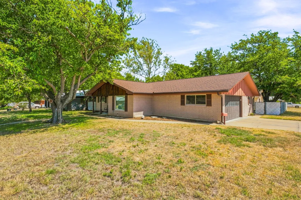 409 Charlotte Stephenville, TX 76401
