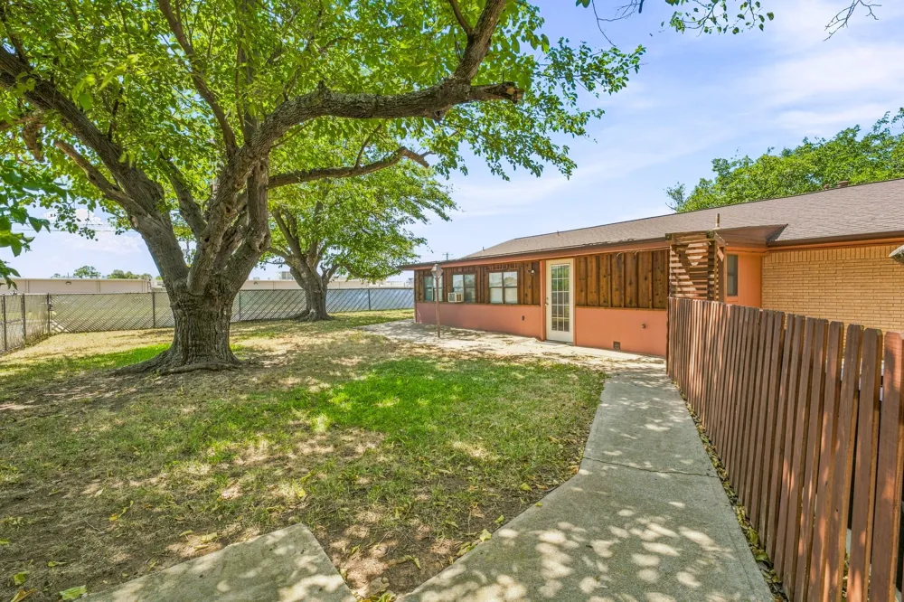 409 Charlotte Stephenville, TX 76401