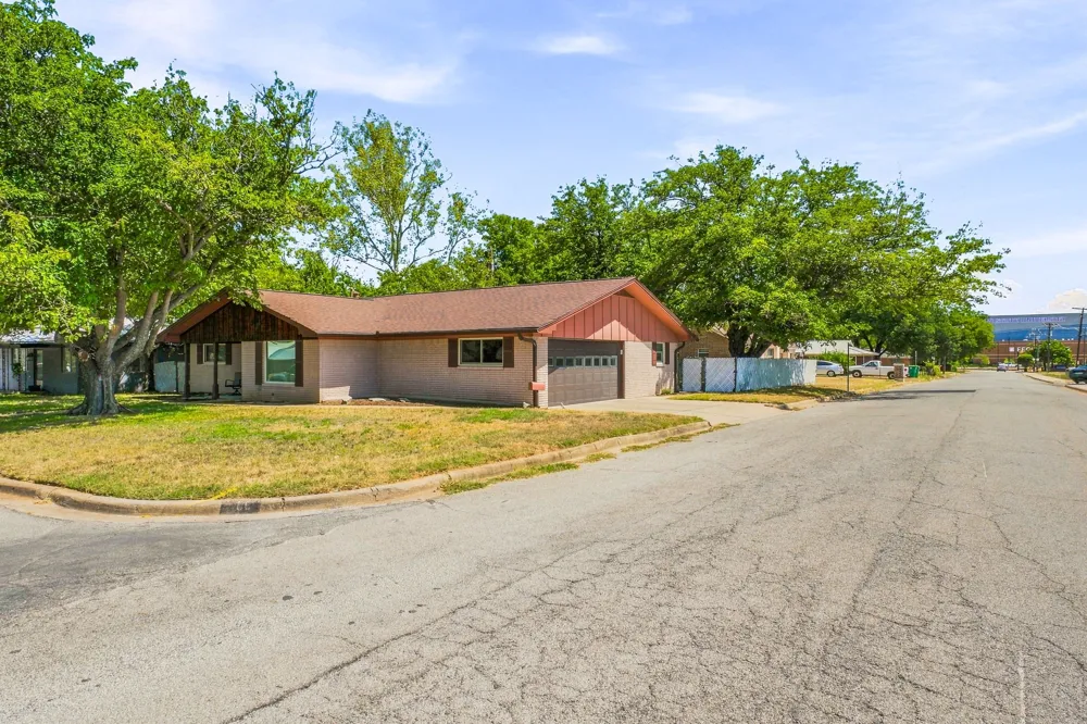 409 Charlotte Stephenville, TX 76401
