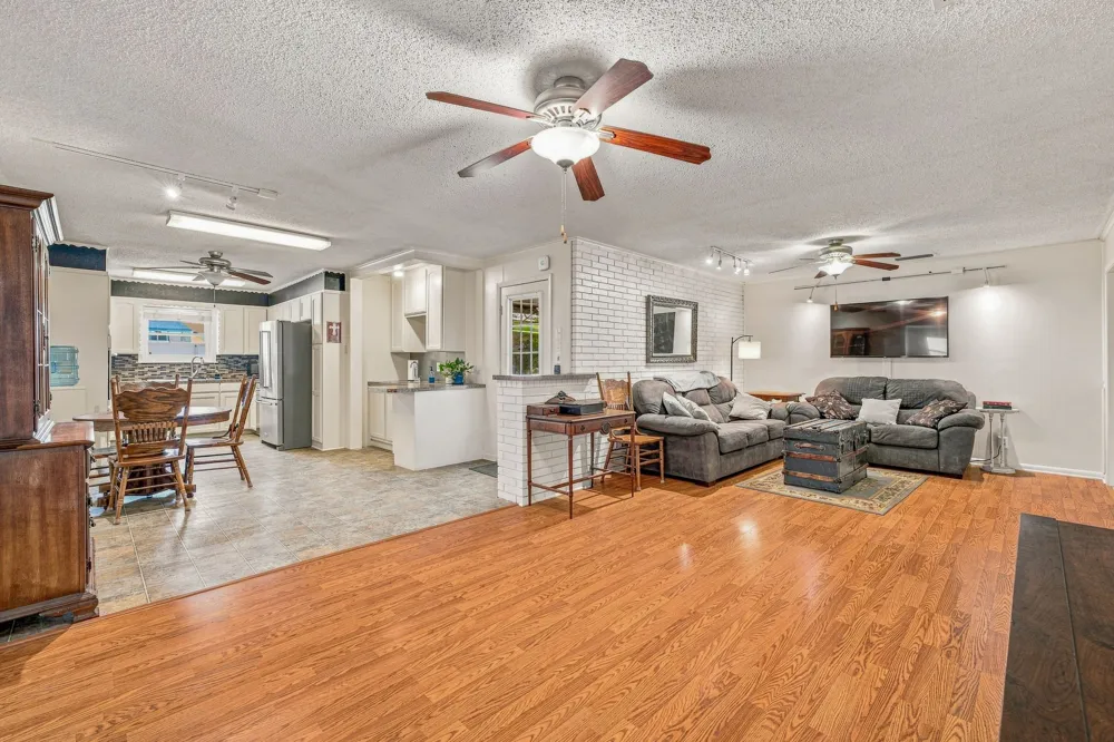 409 Charlotte Stephenville, TX 76401
