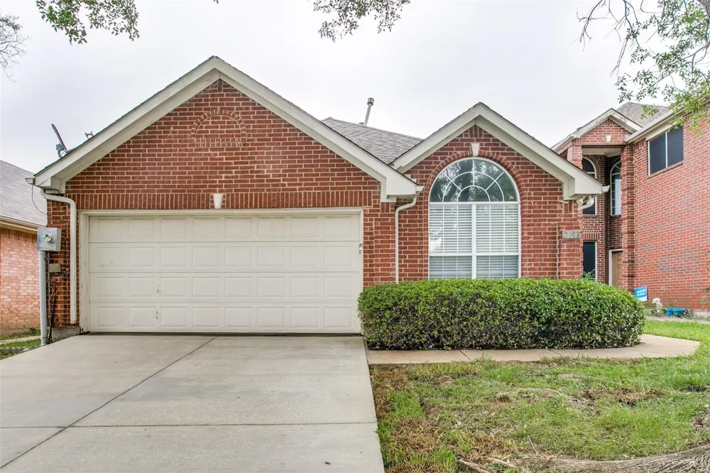 2103 Amherst Drive Lewisville, TX 75067
