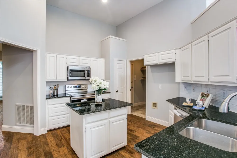 2103 Amherst Drive Lewisville, TX 75067