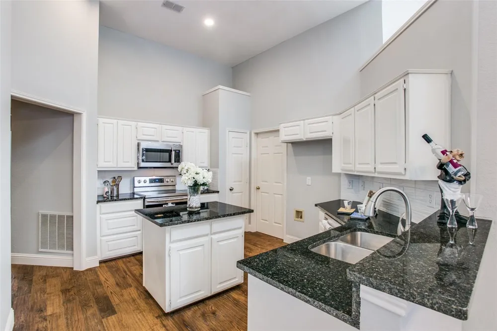 2103 Amherst Drive Lewisville, TX 75067
