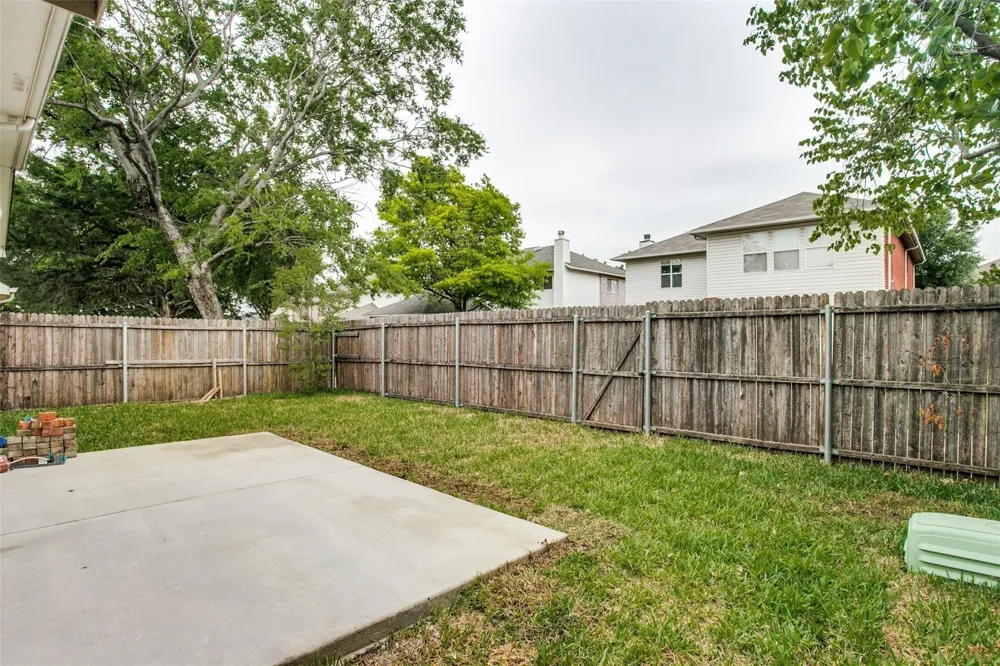 2103 Amherst Drive Lewisville, TX 75067